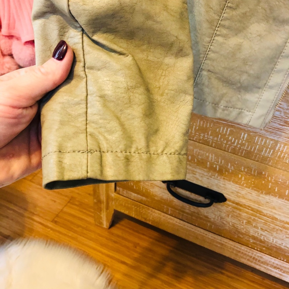 Leather jacket - Picture 8 of 10